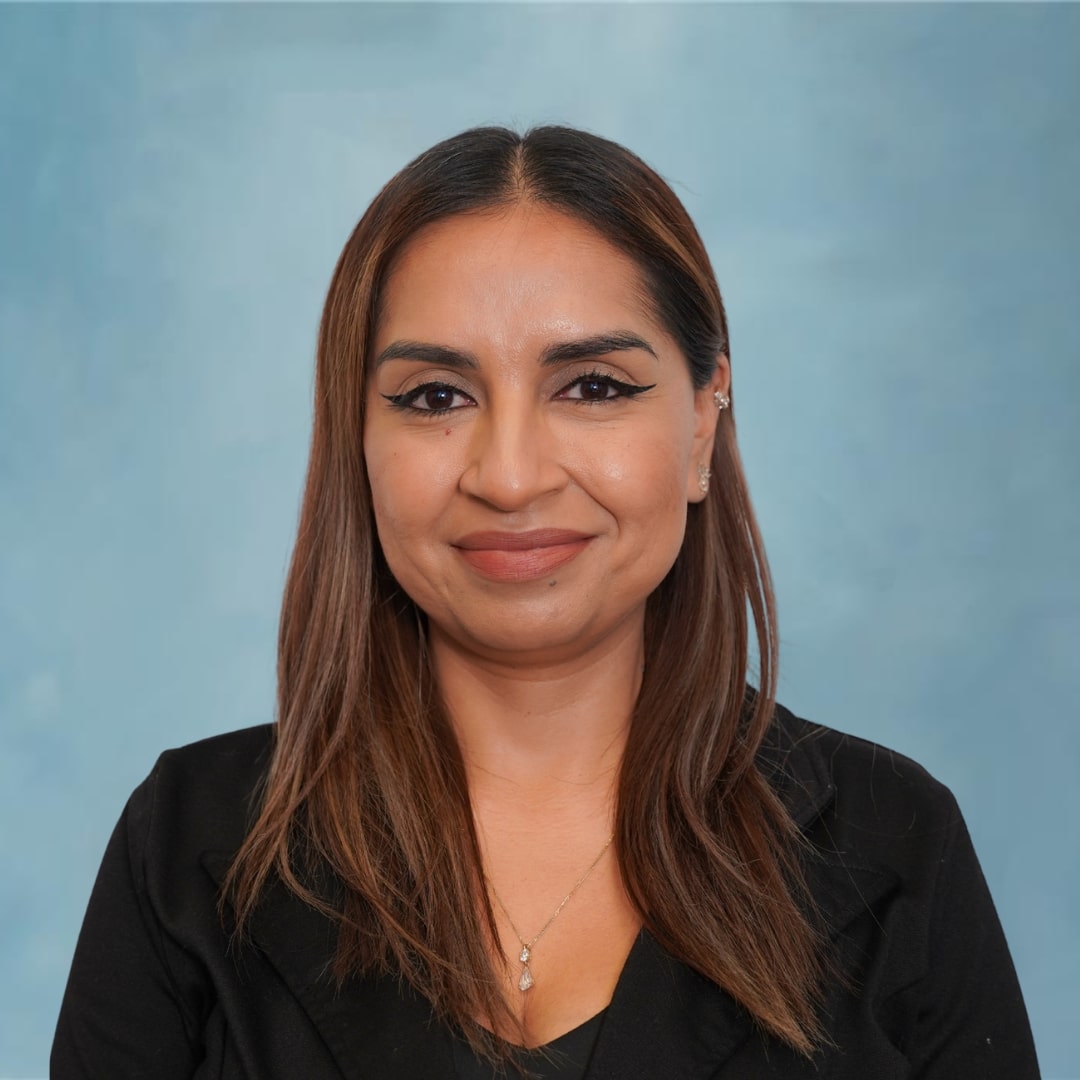 Cynthia Canche Full Headshot